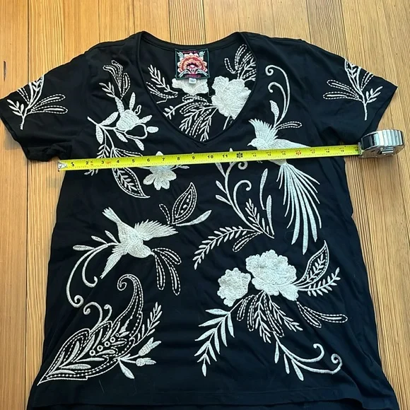 Johnny Was embroidered tshirt - Picture 5 of 6